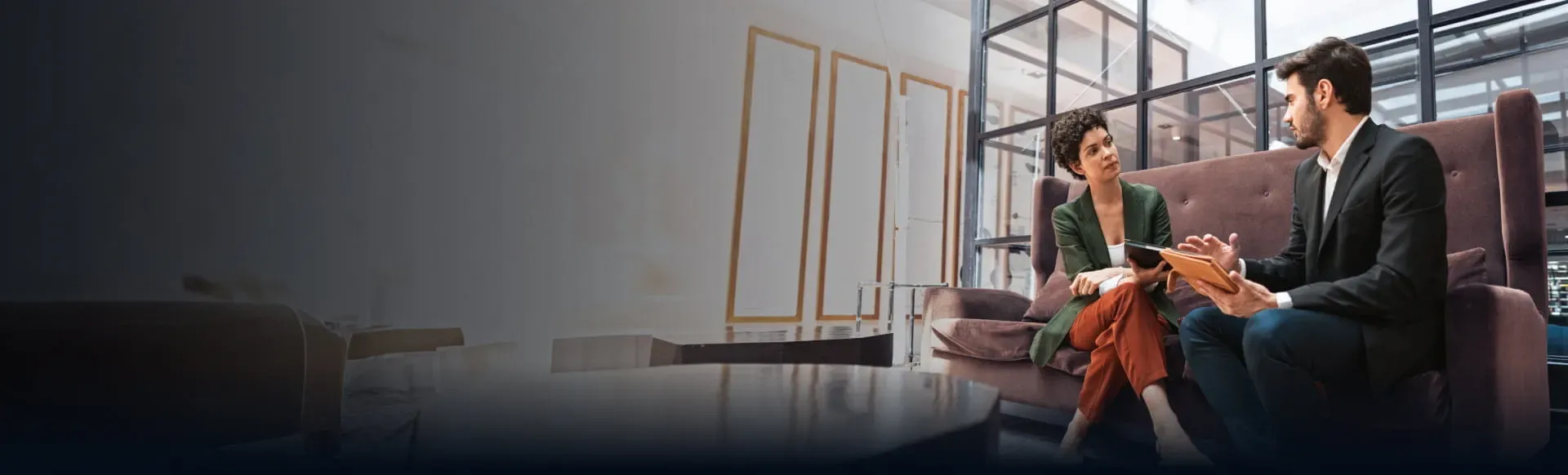 Two professionals in conversation, highlighting StoneX Wealth Management's integrated advisor platform and multiple affiliation options